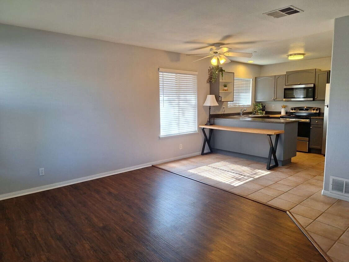 Foto del edificio - Modernly Updated Retreat Near UNLV & The Las Vegas Strip!