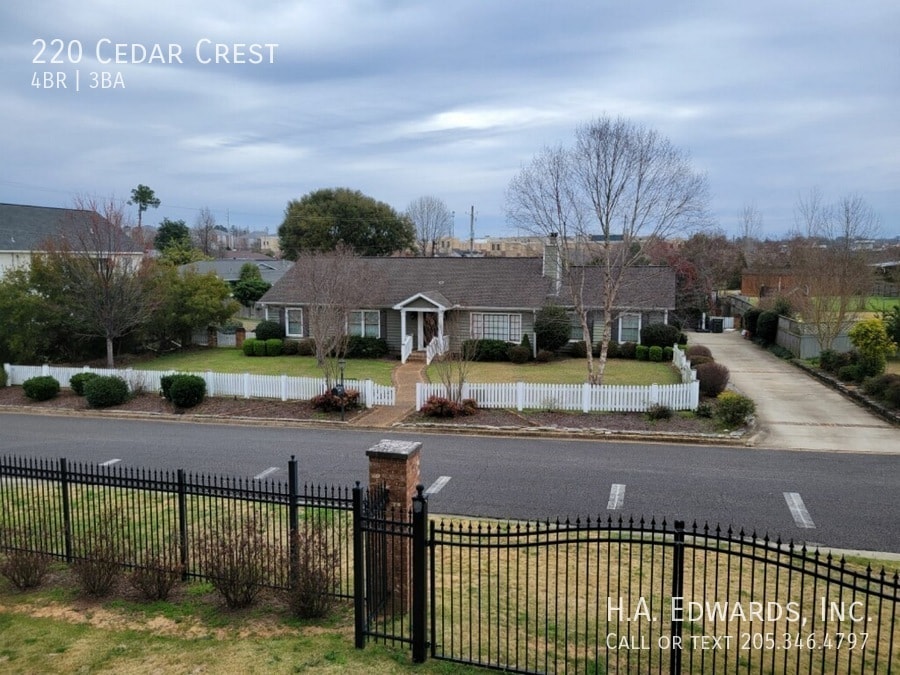 Foto principal - 220 Cedar Crest