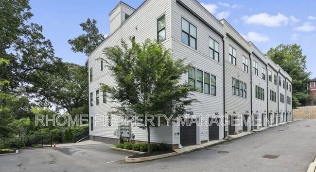 Building Photo - 729 Eloise Wy