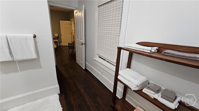 Building Photo - 14 E 41st St