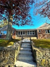 Building Photo - 652 East Ave