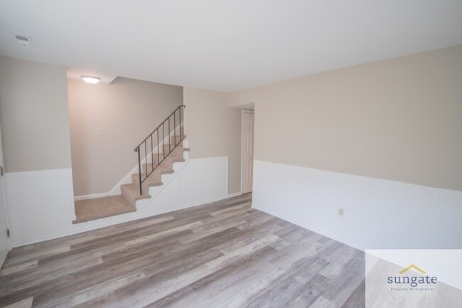 Foto del edificio - 6449 Union Ct