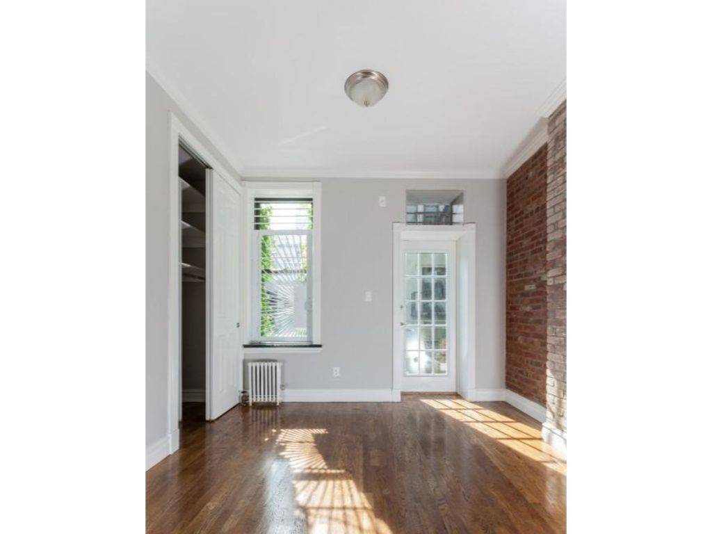 Primary Photo - 250 Mott St