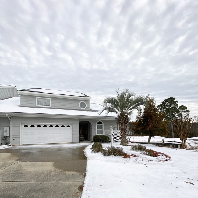 Building Photo - FULLY-FURNISHED GORGEOUS TOWNHOME!