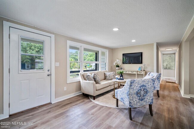 Foto del edificio - 3 br, 2 bath House - 1000 Date St