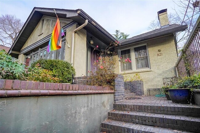 Foto del edificio - 821 Penn Ave NE