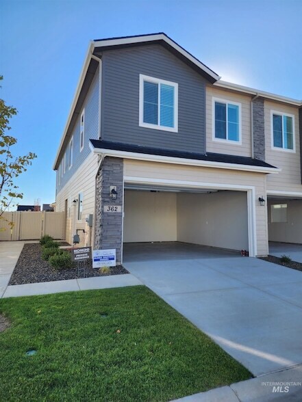 Primary Photo - 362 N Lagrasse Ln