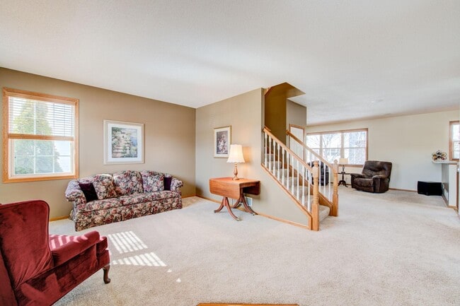 Building Photo - 6787 Greenbriar Curv