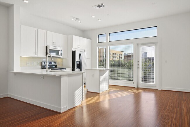 Building Photo - 3839 McKinney Ave