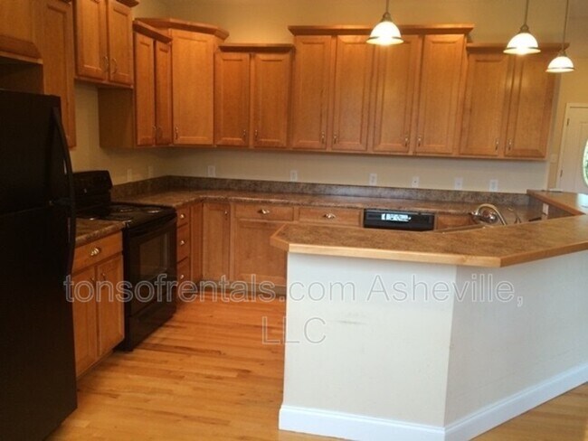 Foto del edificio - 60 Bear Creek Hills Dr