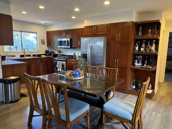 Building Photo - 220 Kaiola Pl