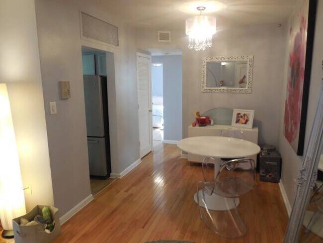 Foto del edificio - 2610 Tunlaw Rd NW