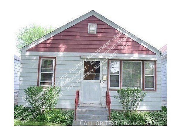 Primary Photo - Two Bedroom Single Family Home in the hear...