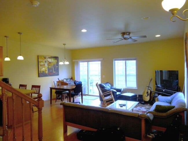 Foto del edificio - 8925 Lakehurst Dr