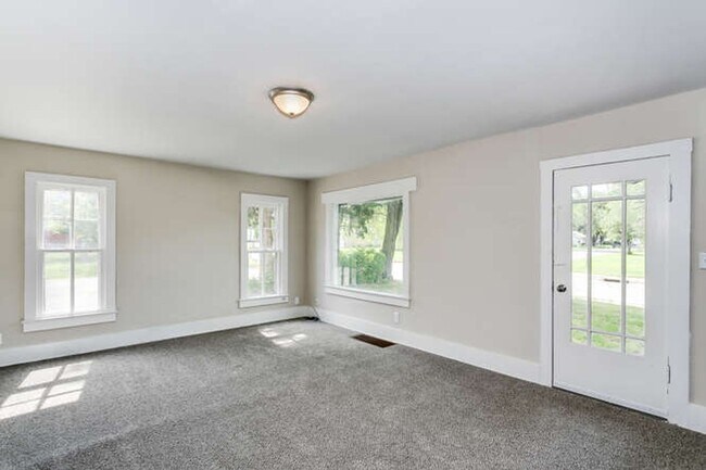 Foto del edificio - Spacious 3 Bed/2 Bath Home for Rent in Newton! Coming Available in mid-July!