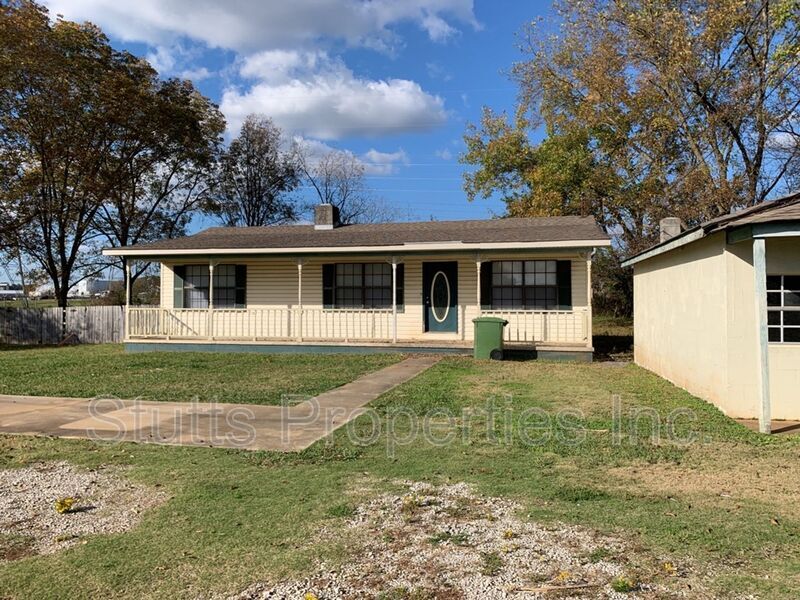 Primary Photo - 305 River Rd
