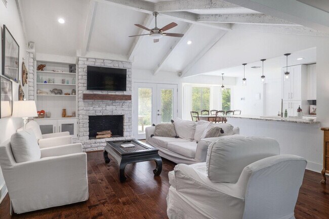 Foto del edificio - 7107 Scenic Brook Dr