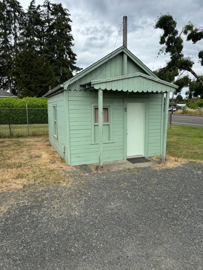 Building Photo - Great Studio Home