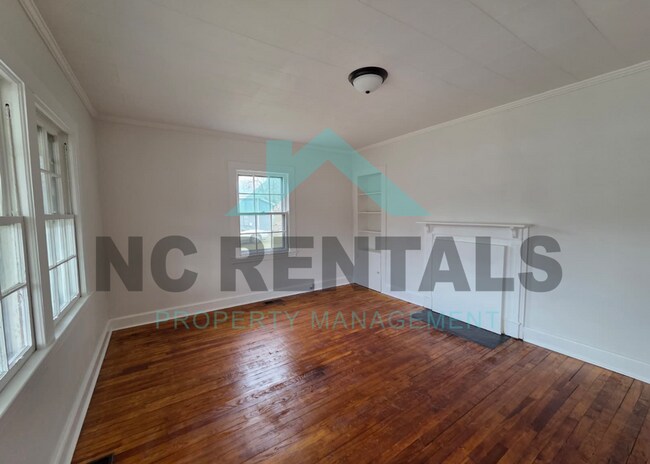 Building Photo - 1318 Front St