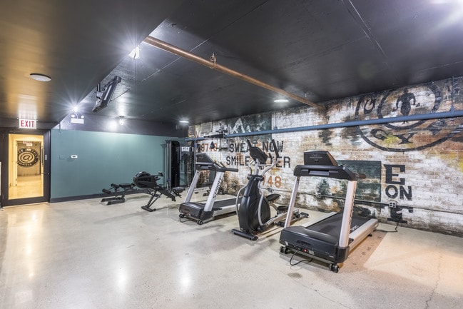 The District @ Sheridan - Fitness Center - District @ Sheridan - 5536 N Sheridan Rd
