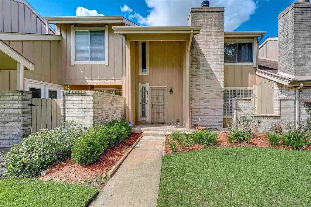 Primary Photo - 11656 Lakeside Park Dr