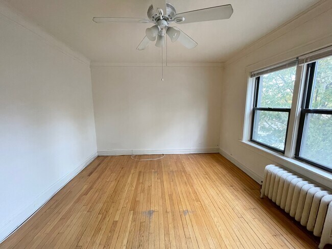 Foto del edificio - 2956 N Seeley Ave