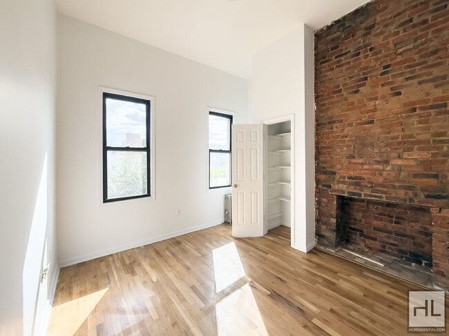 Building Photo - CENTRAL AVENUE / Spacious Bushwick 2 Bed 1...