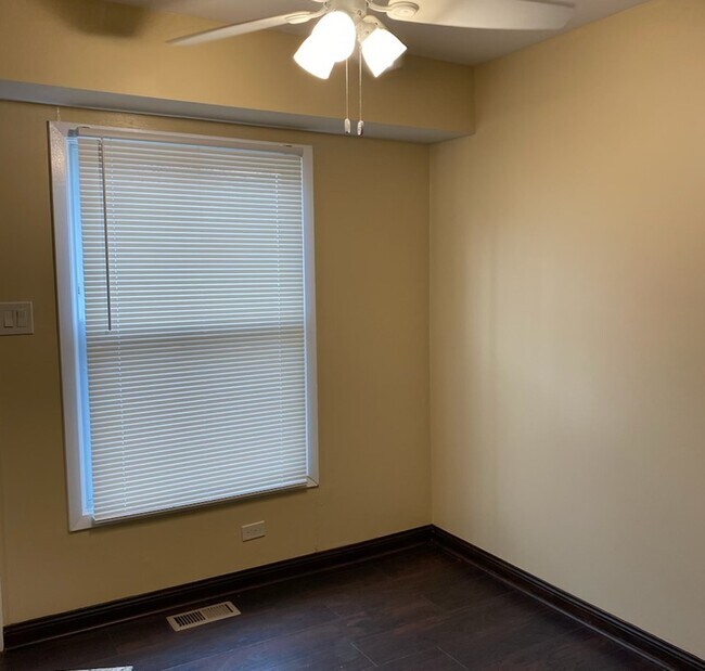 Building Photo - 6651 S Ellis Ave