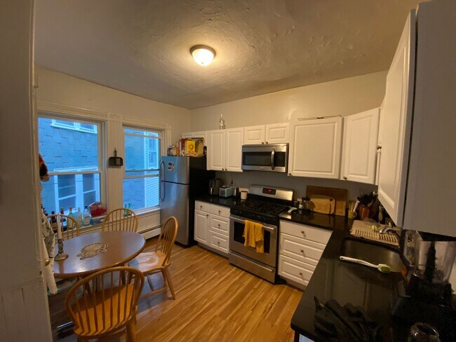 Building Photo - Central Mission Hill Location. Laundry on ...