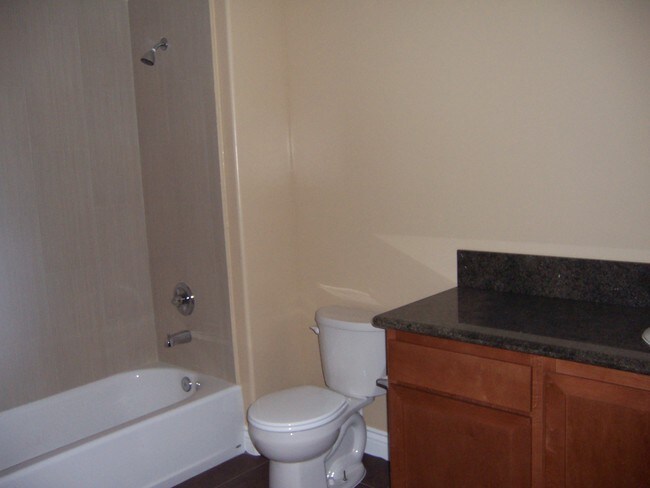 Foto del edificio - 6825 Baird Ave