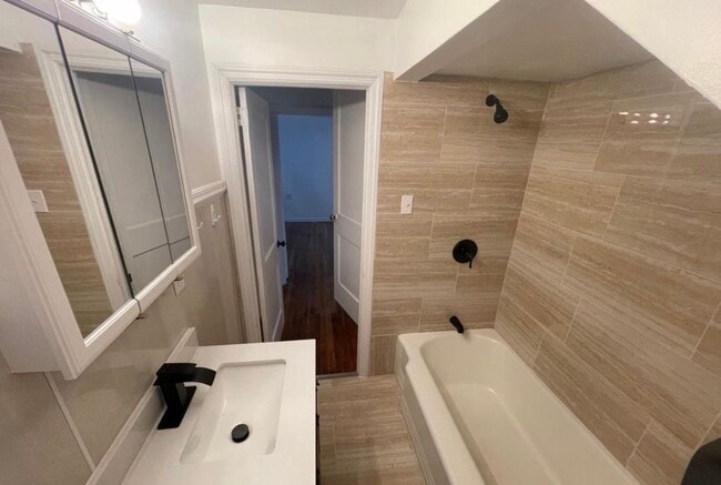 Building Photo - 100 Talisman Ct