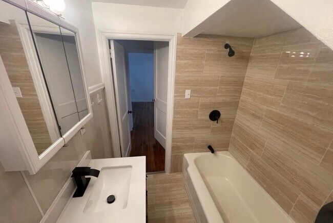 Foto del edificio - 100 Talisman Ct