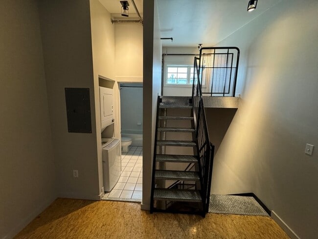 Building Photo - 346 Pierpont Ave