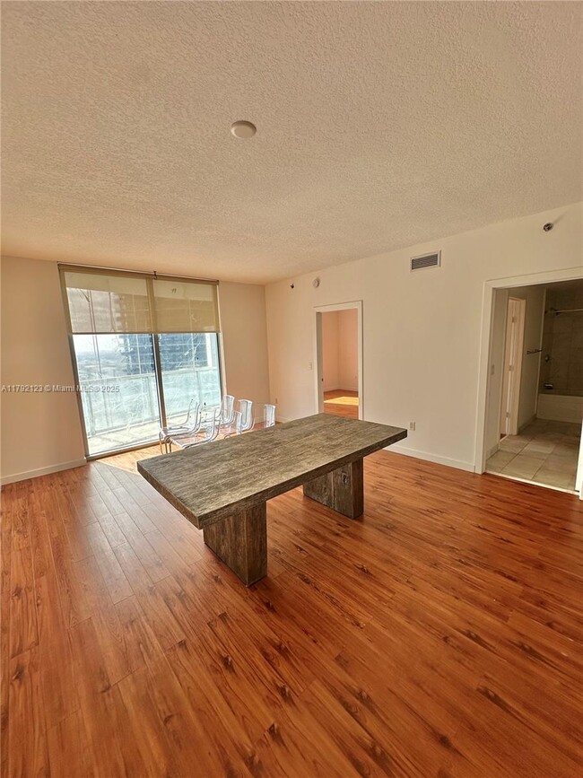 Building Photo - 1060 Brickell Ave