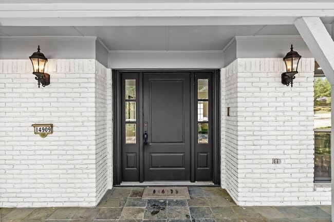 Foto del edificio - 14909 Hillcrest Rd