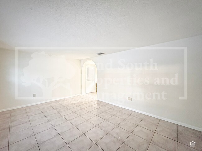 Foto del edificio - 4819 Fernery Ln