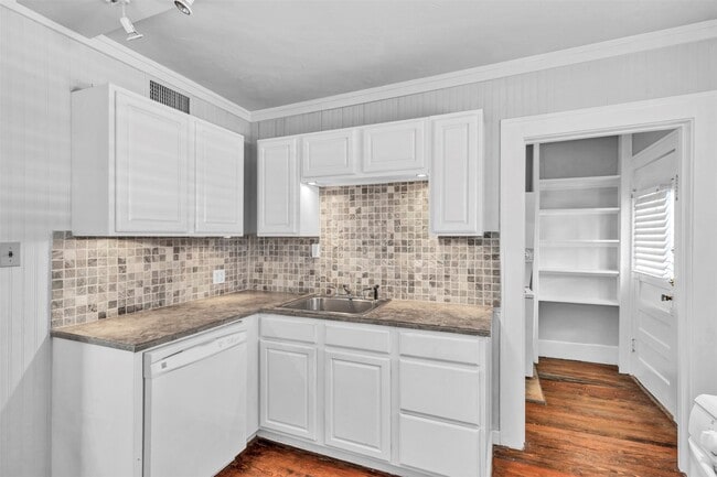 Building Photo - 1320 W Pierce St