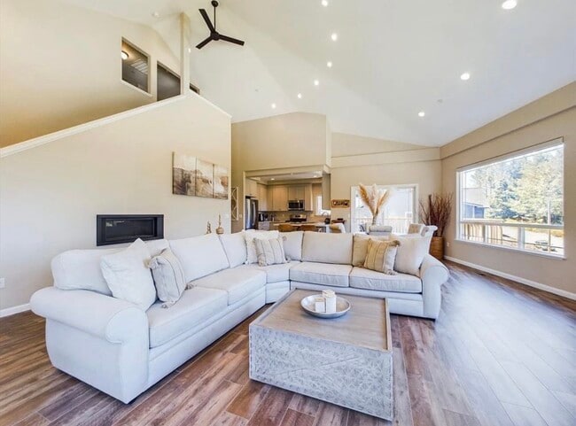 Building Photo - 20 Blue Spruce Dr