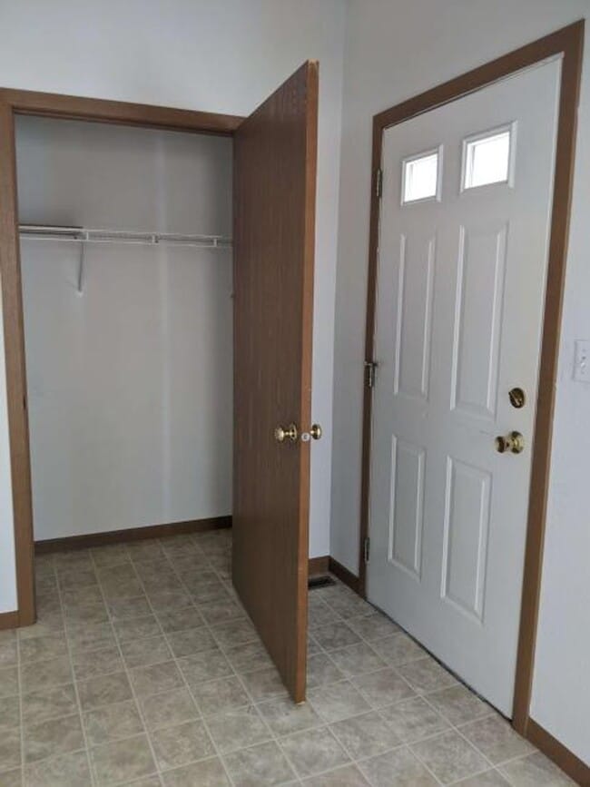 Building Photo - 912/914 E Jefferson St