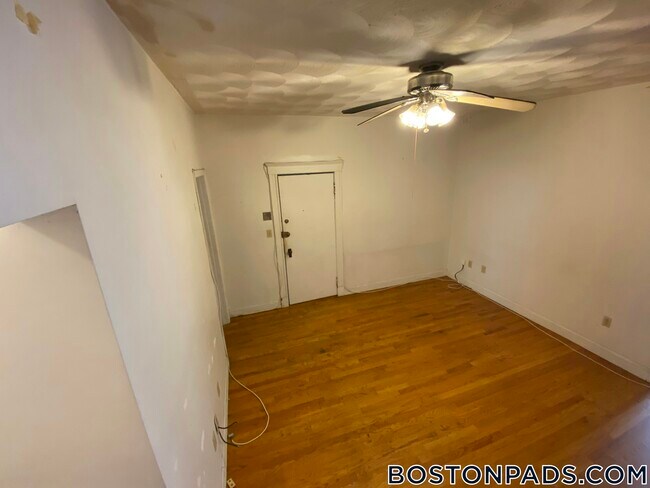 Foto del edificio - 17 Cummings Rd