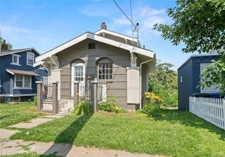 Building Photo - 813 35th St
