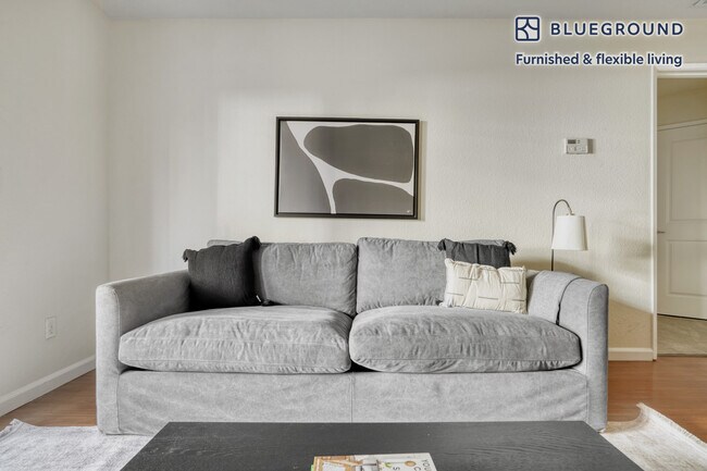 Foto del edificio - 1220 N Fair Oaks Ave