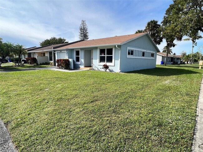 Building Photo - 5400 Lakewood Cir S