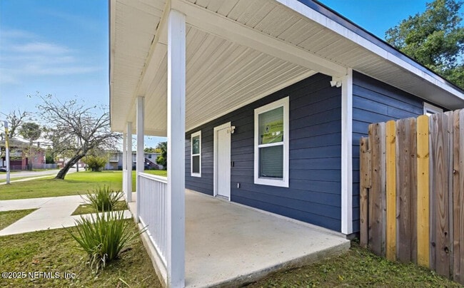 Building Photo - 1428 Barnett St