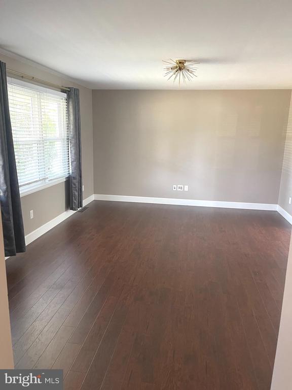 Primary Photo - 990 E Governor Rd