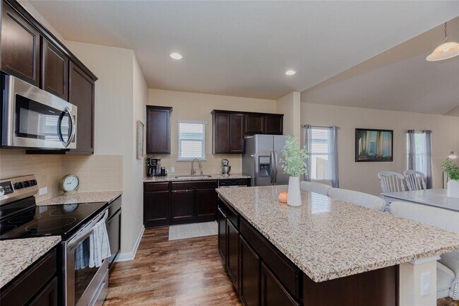 Foto del edificio - 652 Donegal Ln
