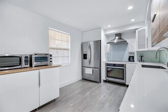 Building Photo - 3611 Oaks Clubhouse Dr