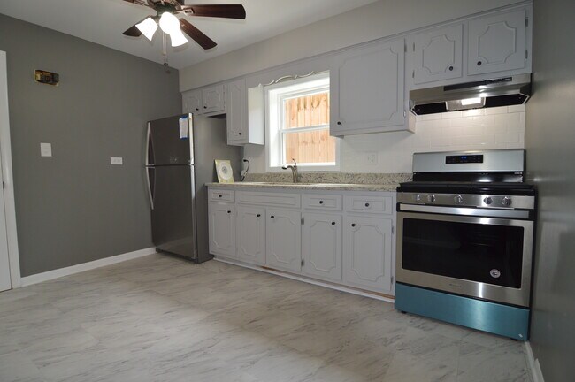 Building Photo - 2064 N 18th Ave