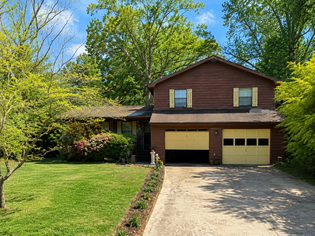 Building Photo - 834 Excalibur Dr