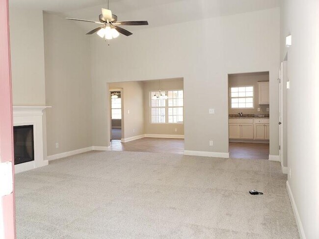 Foto del edificio - 348 Highland Estates